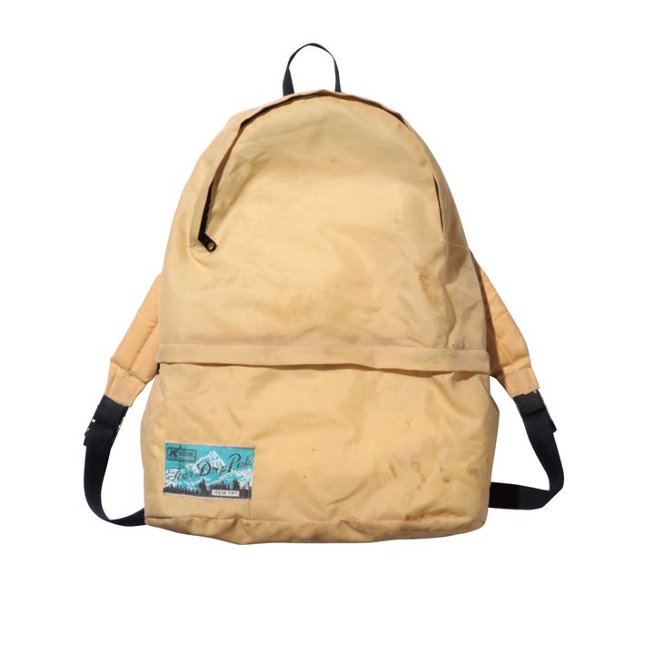 巻き簾を取り付けたリュックサック