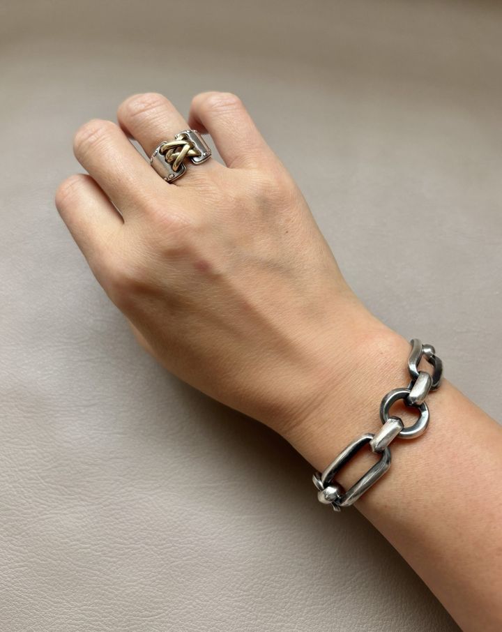 「メキシコ」リング。合わせたブレスレットは、hum