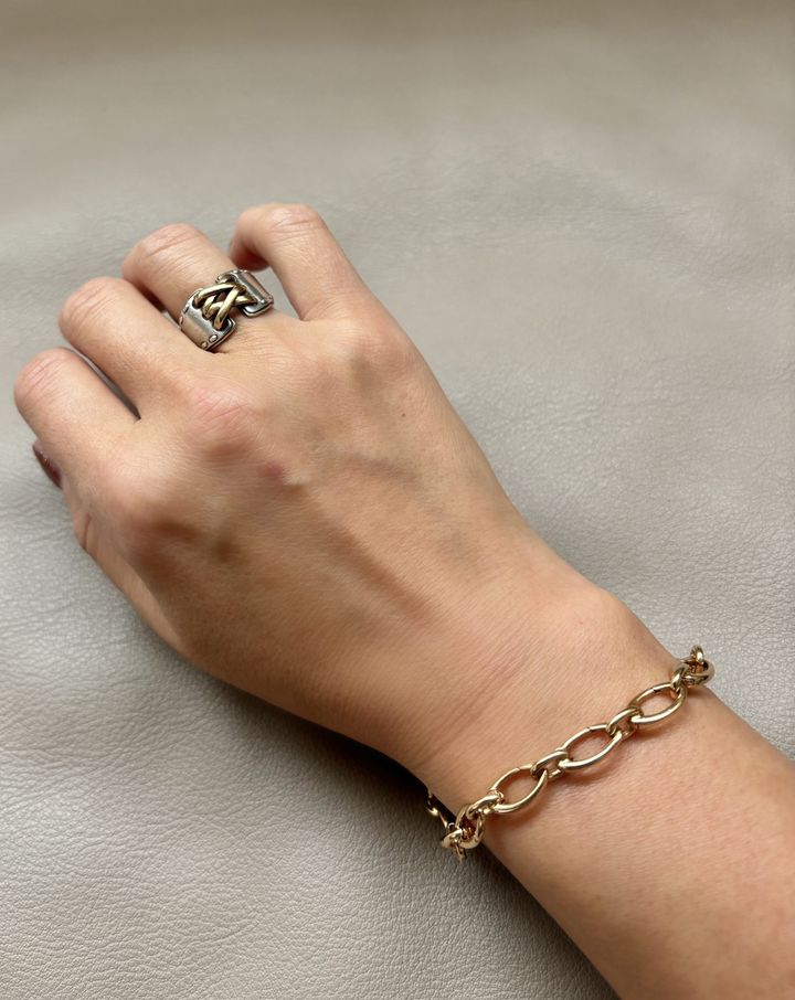 「メキシコ」リング。合わせたブレスレットは、ティファニー