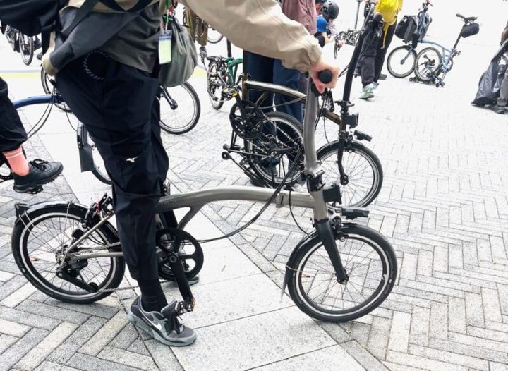 チタンフレームの軽量自転車 ブロンプトンT Line