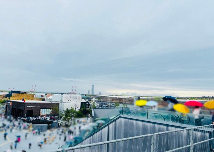 大屋根リングの上から万博会場を見渡せる