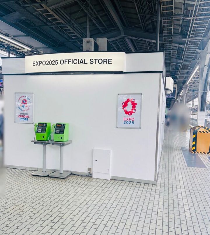 新大阪駅の新幹線ホームの万博ショップ