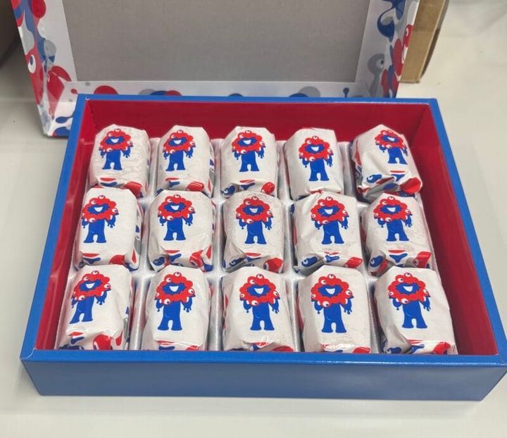 新大阪駅で購入した万博土産のバウムクーヘン