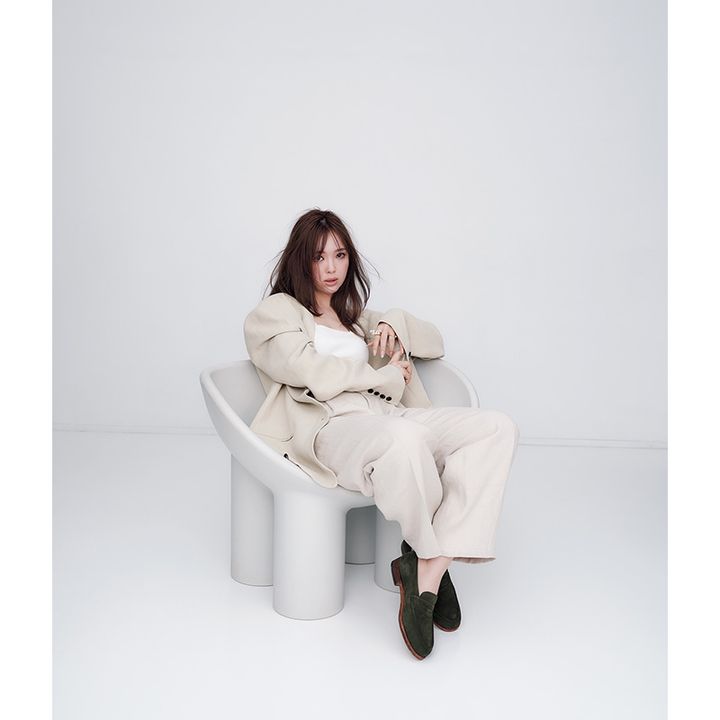 優しげワントーンメイクとセットアップでヌーディに決める藤田ニコルさん