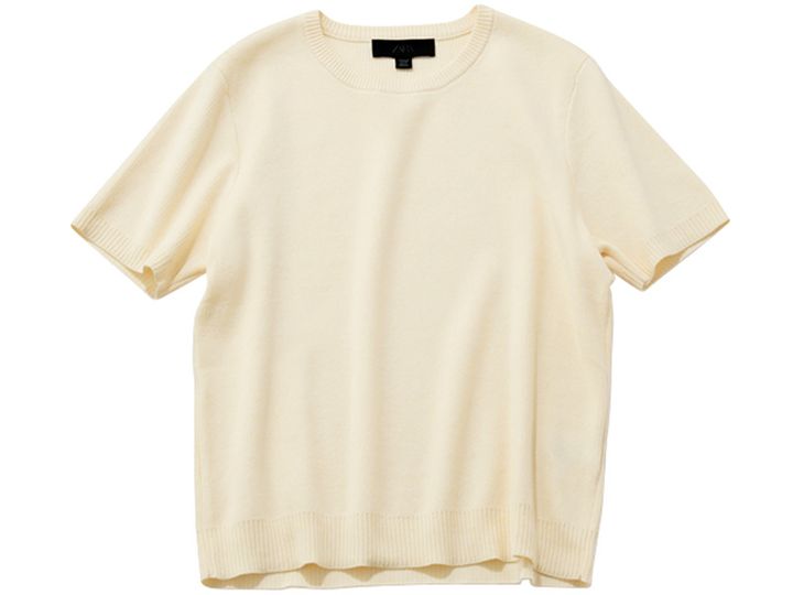 ZARAのバターイエローの半袖ニット