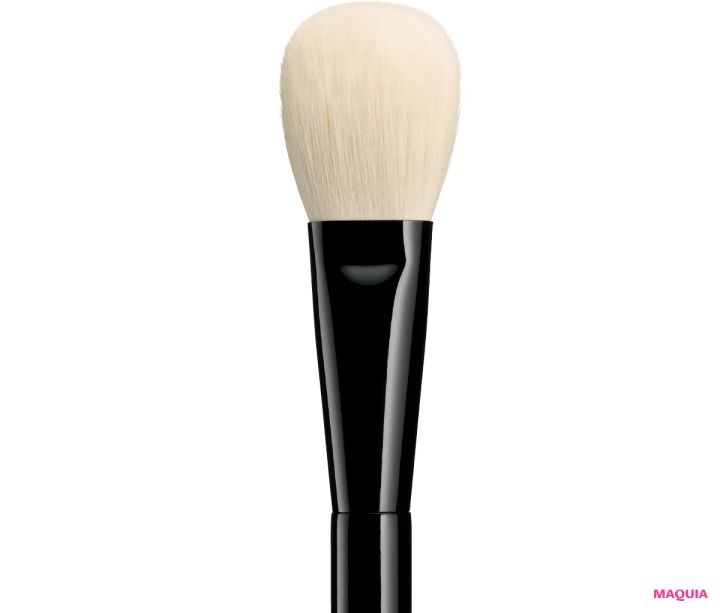 チャコットの“究極スポンジ”、M·A·Cの名品ブラシも。河嶋 希さんが惚れ込むメイクツール5選_8