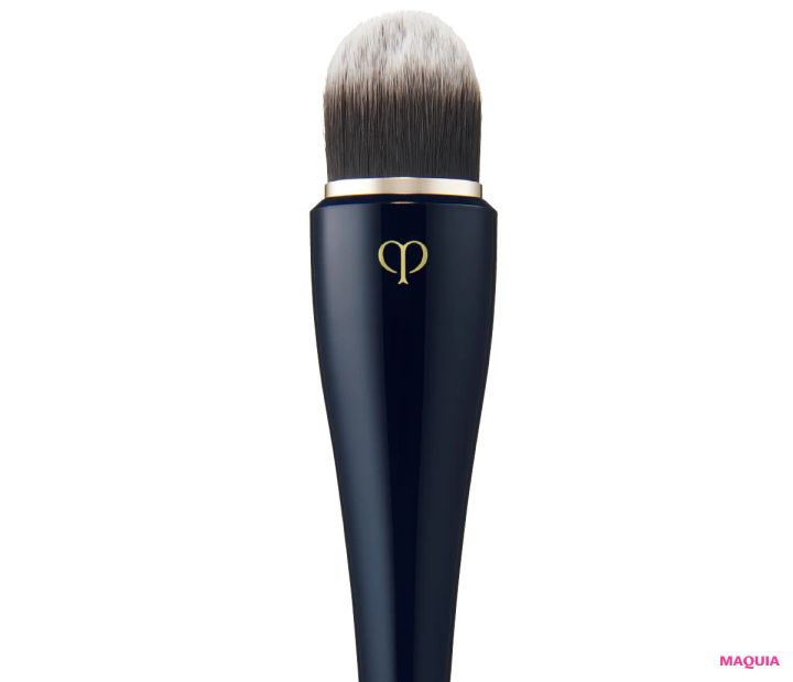 チャコットの“究極スポンジ”、M·A·Cの名品ブラシも。河嶋 希さんが惚れ込むメイクツール5選_3