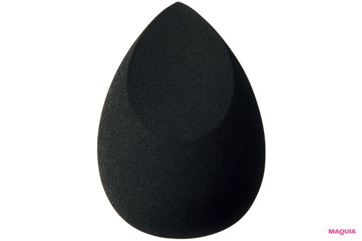 チャコットの“究極スポンジ”、M·A·Cの名品ブラシも。河嶋 希さんが惚れ込むメイクツール5選_5