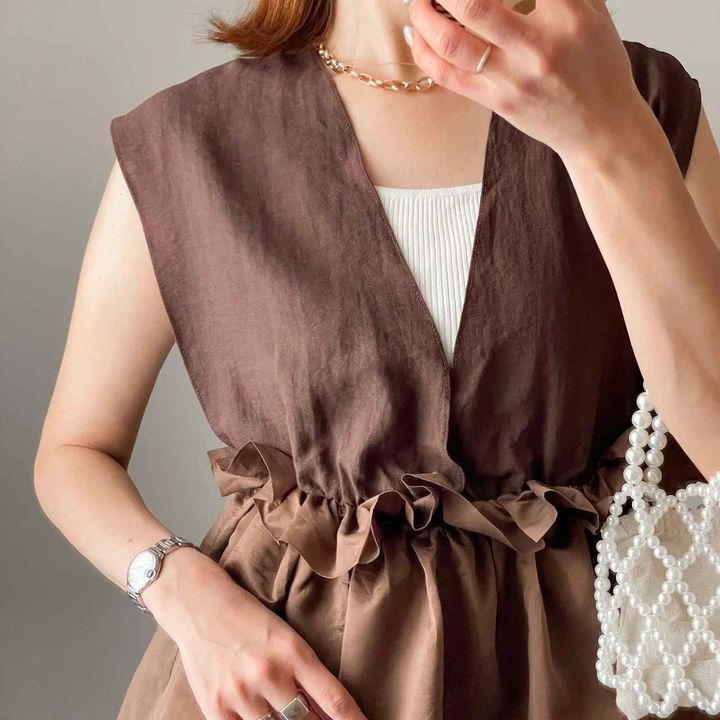 画像: 深めのVネック