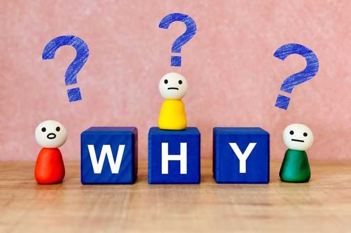 WHYという言葉と人形