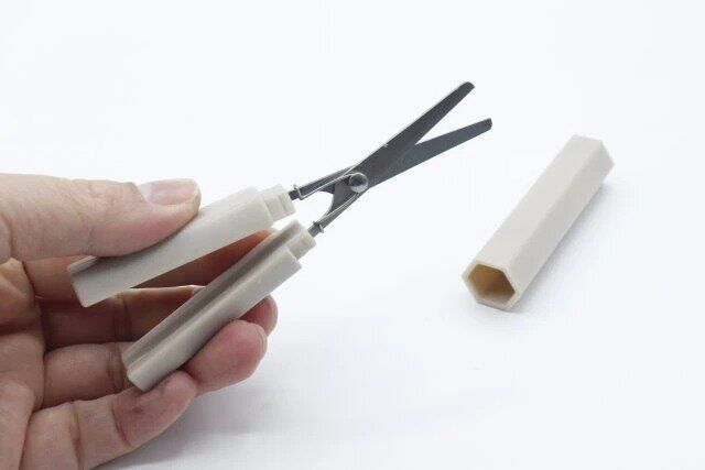 ダイソー コンパクトハサミ（六角型、ベージュ）