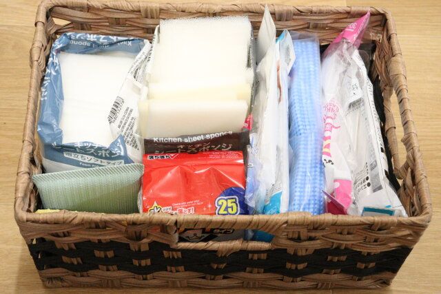 ダイソーのたくさん入るプラ素材バスケット（2サイズアソート）