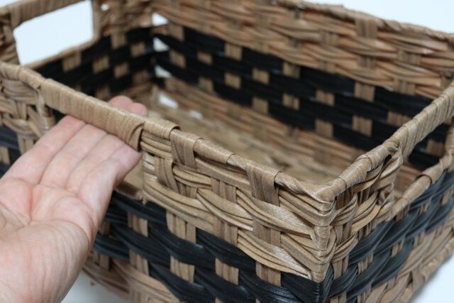 ダイソーの縦向き横向き自由なプラ素材バスケット（2サイズアソート）