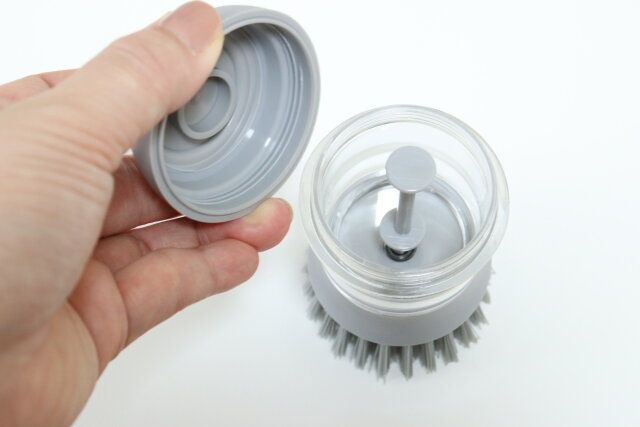 キッチンブラシ（洗剤を入れるタイプ） 構造