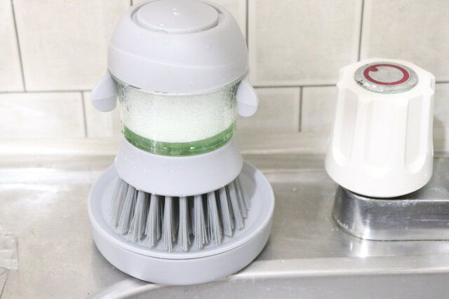 キッチンブラシ（洗剤を入れるタイプ） スタンド