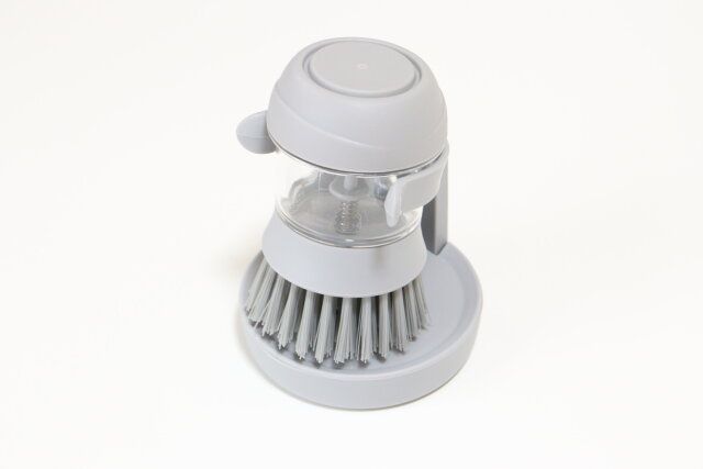 キッチンブラシ（洗剤を入れるタイプ）