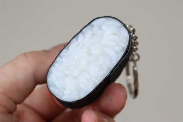 ダイソーのお寿司キーホルダーは食品サンプル並みに再現度が高い