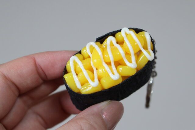 ダイソーのお寿司キーホルダーのコーン