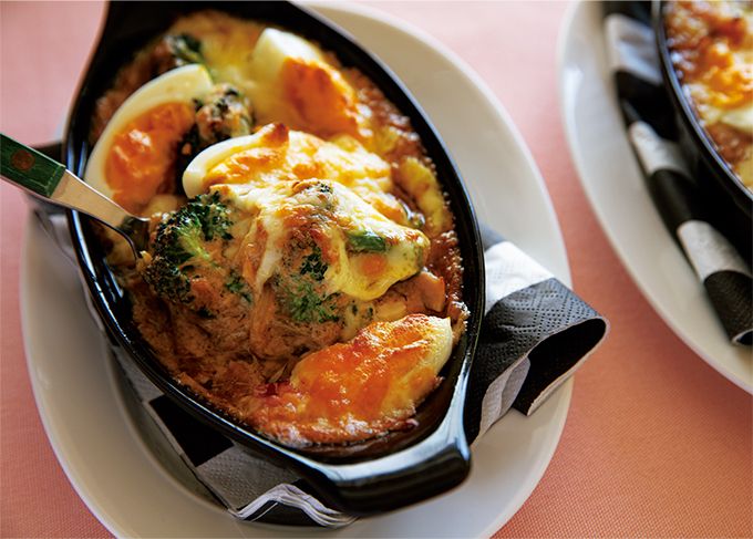 カレーのルーで手軽に作る「ゆで卵とブロッコリーのカレークリームグラタン」のレシピの画像1