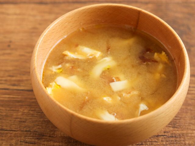 崩したまご焼きの味噌汁 完成