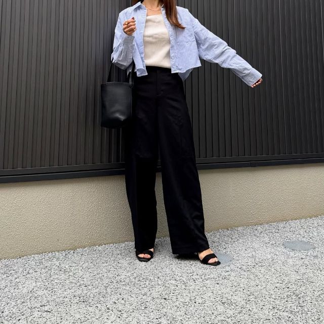 オックスフォードストライプショートシャツを着たコーデ