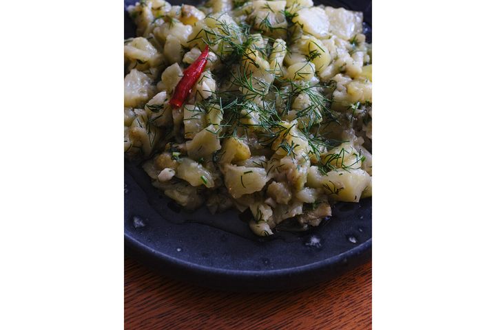 とろとろ食感がたまらない！“雲南風なすハーブ炒め”