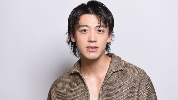 「横顔がすごい素敵」「全部かっこいい」名門チーム出身のイケメン俳優が帰還しファン歓喜