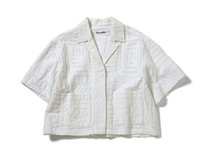 地厚な綿100％のカットワークシャツは一枚でも存在感たっぷり。ジャケット感覚で羽織っても。￥36,300（サラ マリカ／パサンド バイ ヌキテパ）