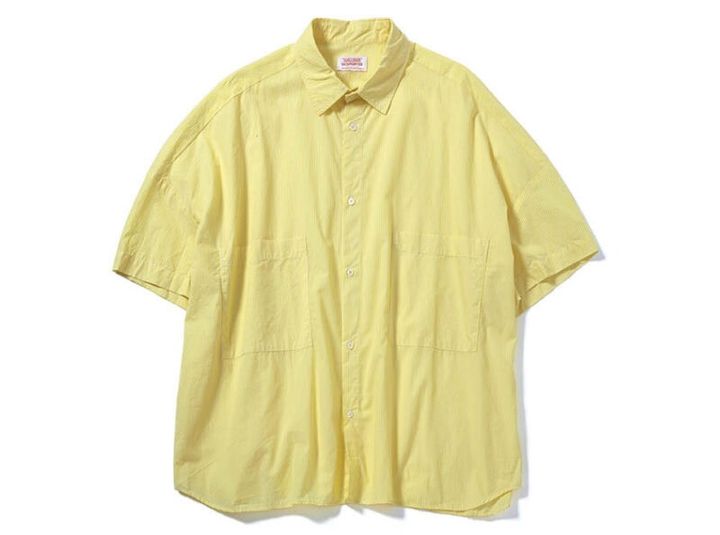 シンプルかつ緻密なパターンで魅せるイエローストライプ。￥55,000（ギャレゴ デスポート／シップス インフォメーションセンター）