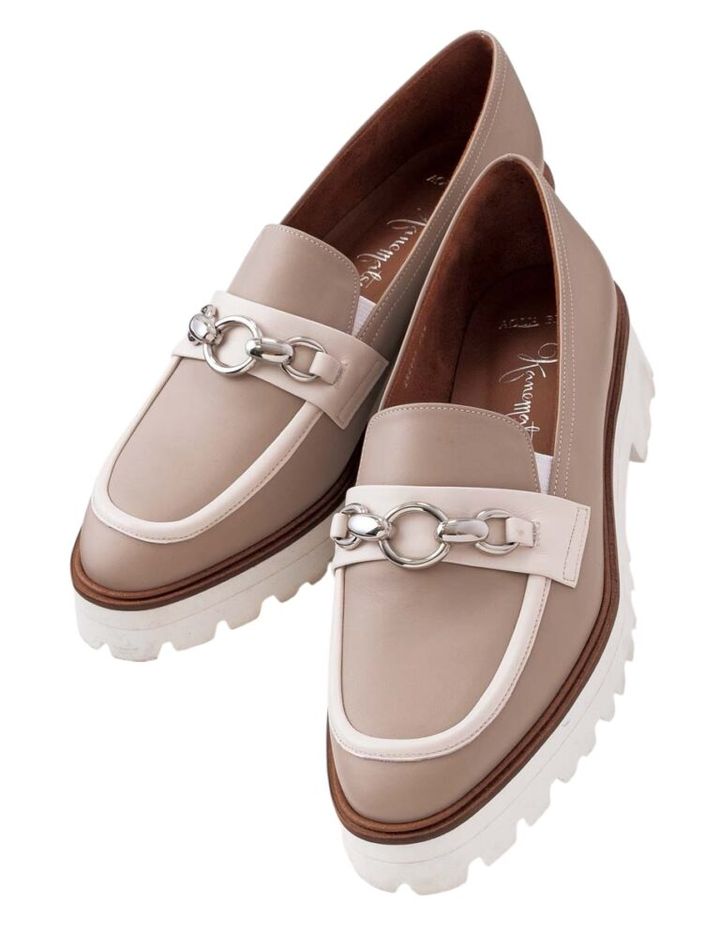 ローファー〔H4㎝〕¥26,400／銀座かねまつ（銀座かねまつ6丁目本店）