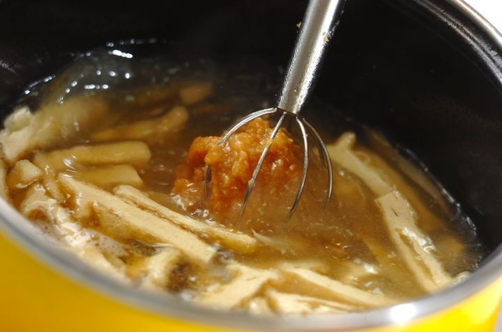 ゴボウと油揚げのみそ汁の作り方2
