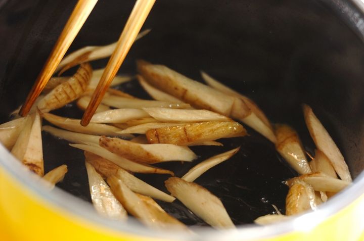 ゴボウと油揚げのみそ汁の作り方1