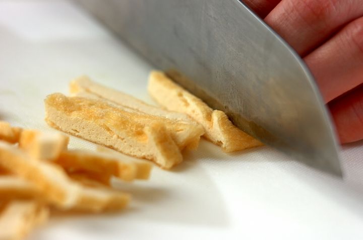 ゴボウと油揚げのみそ汁の下準備2