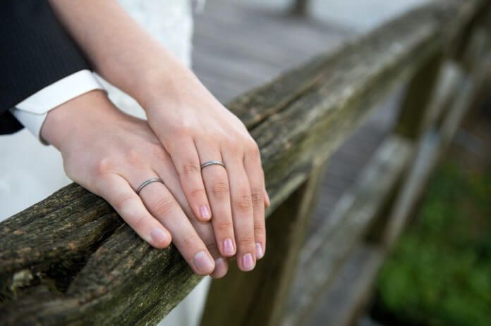 いまさら聞けない！指輪をつける指の位置の正解と深い意味