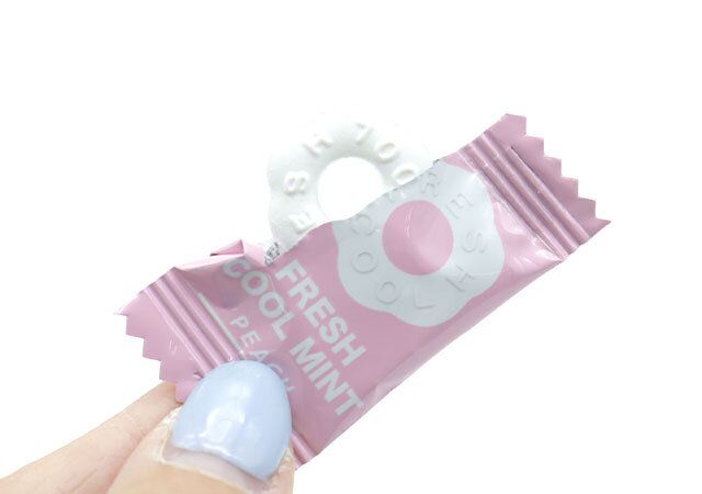 ダイソーのFRESH COOL MINTの包み紙のデザイン