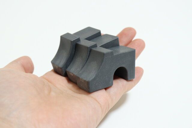 ダイソーのプラ鉢置台は3個セット