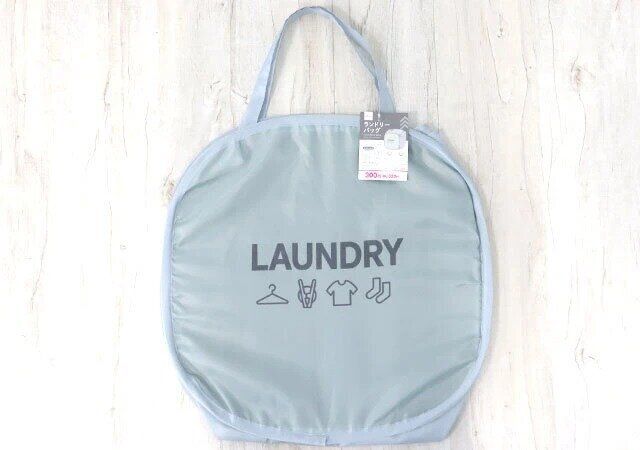 ダイソーのランドリーバッグ（ロゴ）のパッケージ