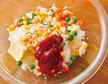 ラップを使うから失敗ナシ！色鮮やかで子どもにも人気の「オムライス」弁当の画像2