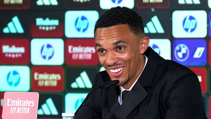 遠藤航元同僚の26歳DF、世界最高クラブ加入で「名前を変更」したワケ…「今後はトレントと呼んでくれ」