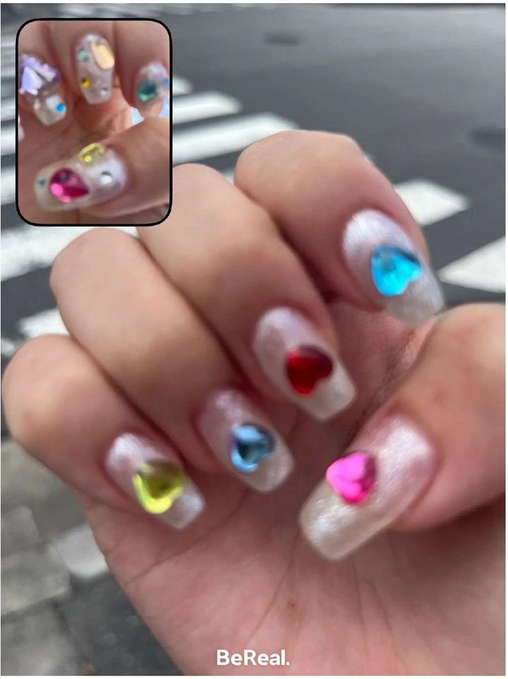 「24時間映えネイルアピ」の写真