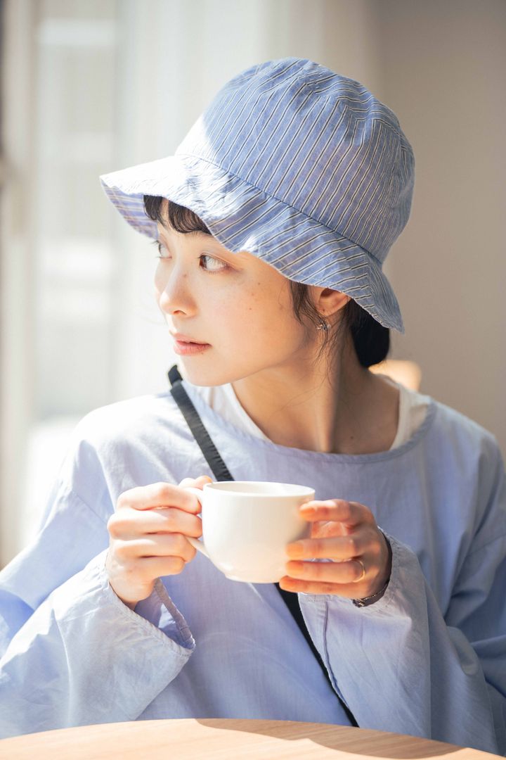 梅雨も爽やかに！これからのシーズンはブルー×ホワイトを着ましょう【FUDGE FRIEND おしゃれさんの毎日コーディネート vol.540｜田中真里奈】