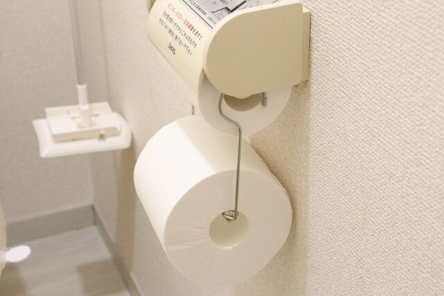 備え付け用ステンレストイレットペーパーストッカー 使用例