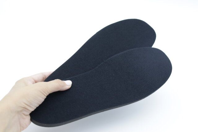 ダイソーのヒールアップインソールは脚長効果でスタイルアップできる