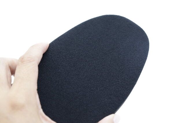 ダイソーのヒールアップインソールの生地