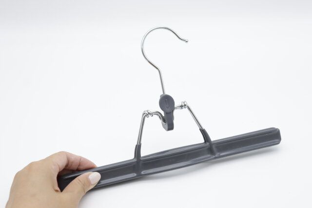 ダイソー スベリ止めハンガー（スラックス・スカート用） サイズ感