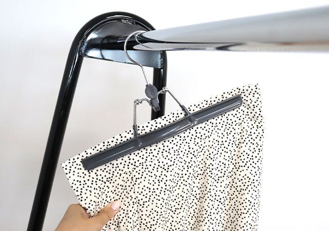 ダイソー スベリ止めハンガー（スラックス・スカート用） 使用例 グリップ力