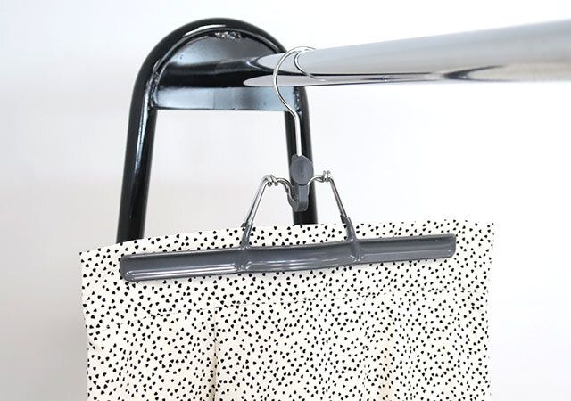 ダイソー スベリ止めハンガー（スラックス・スカート用） 使用例