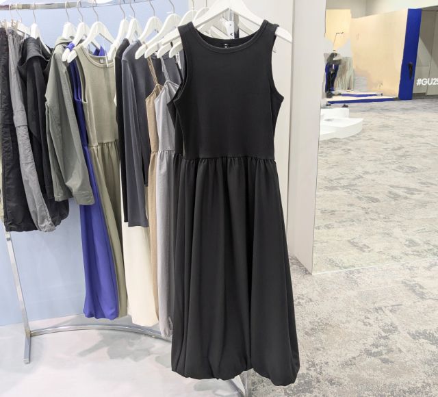 黒のバブルヘムワンピース