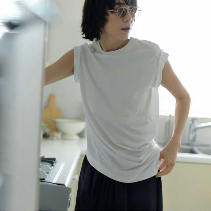 アシンメトリーTシャツのコーデ