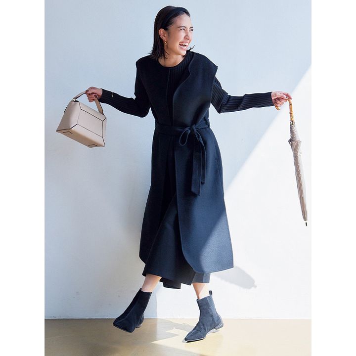 雨の日におすすめのワンピ×ロングジレ×撥水ブーツの岡本あずささん